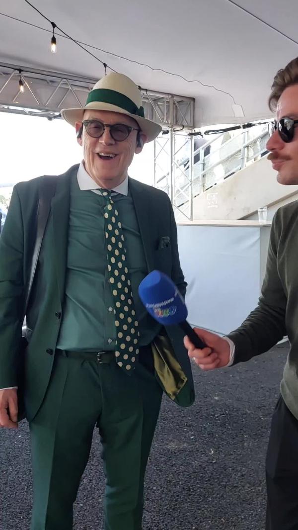 WATCH: Xxx Racegoers green with envy of seriously stylish Punchestown punter