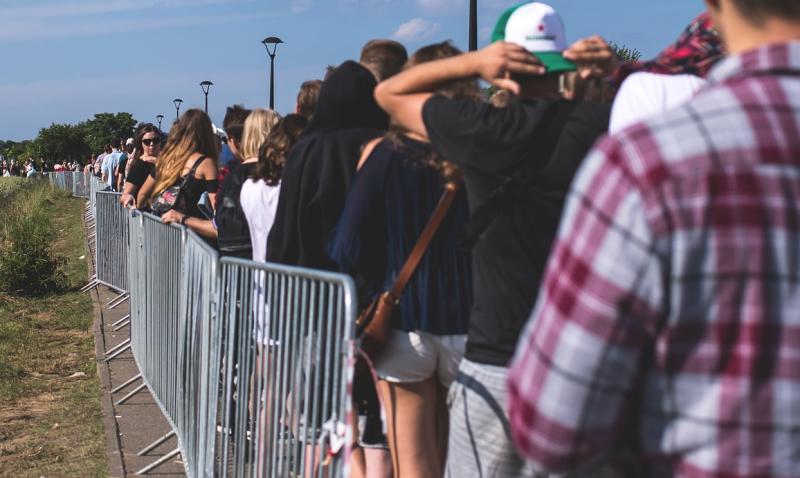 WATCH: Punchestown festival-goers have their say on 'crazy' queues for a pint